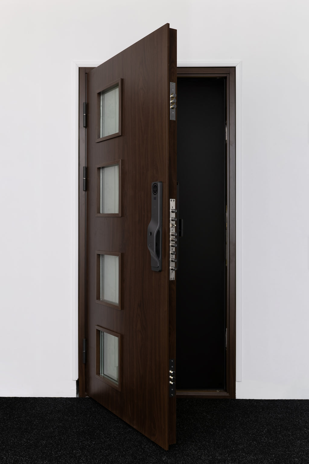 ESTETSKA NAPAKA – Toplotno izolirana varnostna vhodna vrata IronDOOR14 98×208 cm