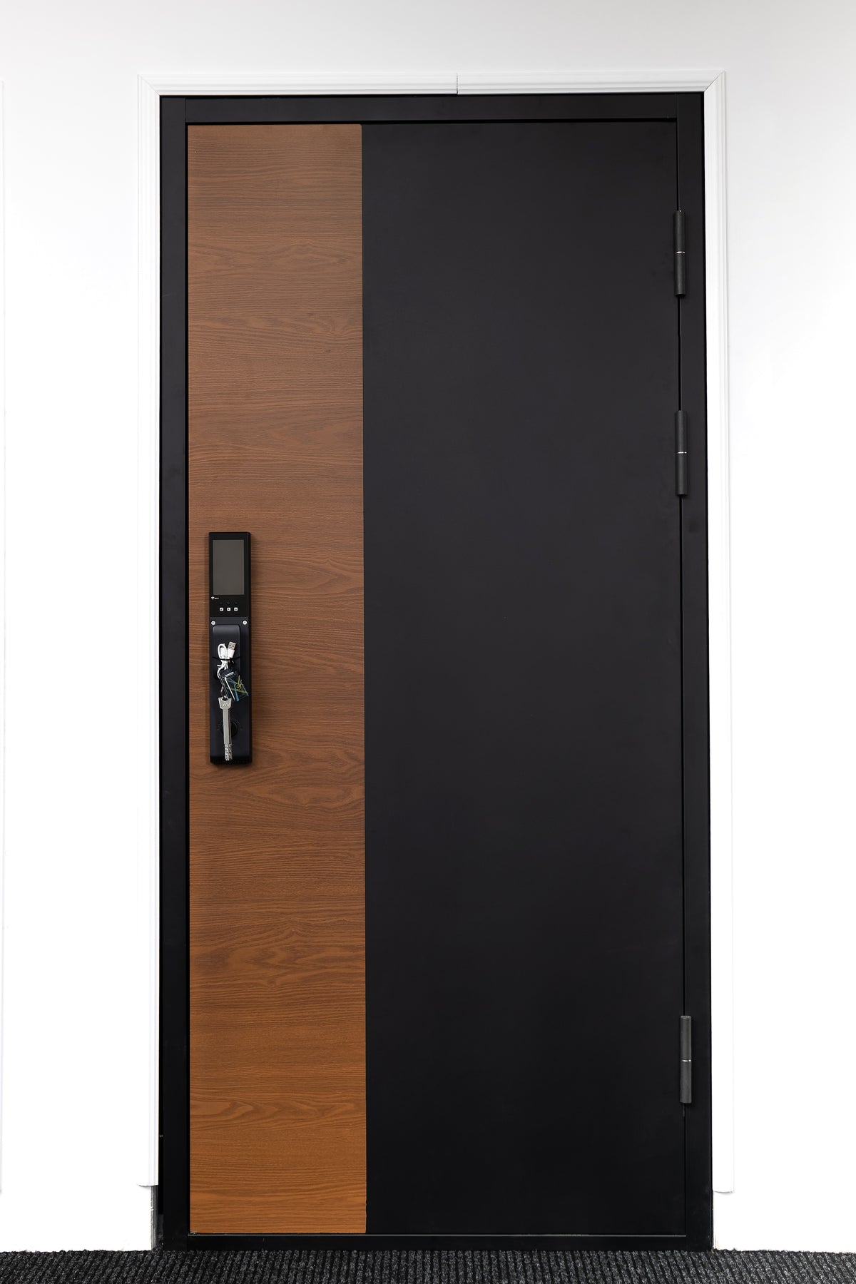 Z LEPOTNO NAPAKO – toplotno izolirana varnostna vhodna vrata IronDOOR27 98×208 cm