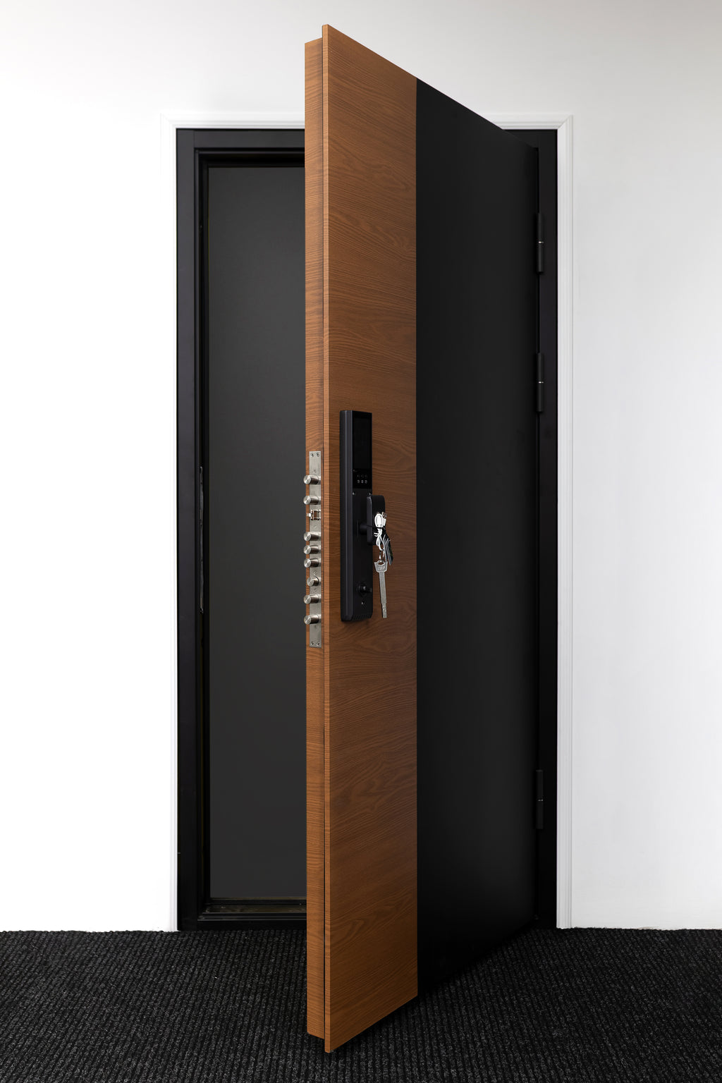 Z LEPOTNO NAPAKO – toplotno izolirana varnostna vhodna vrata IronDOOR27 98×208 cm