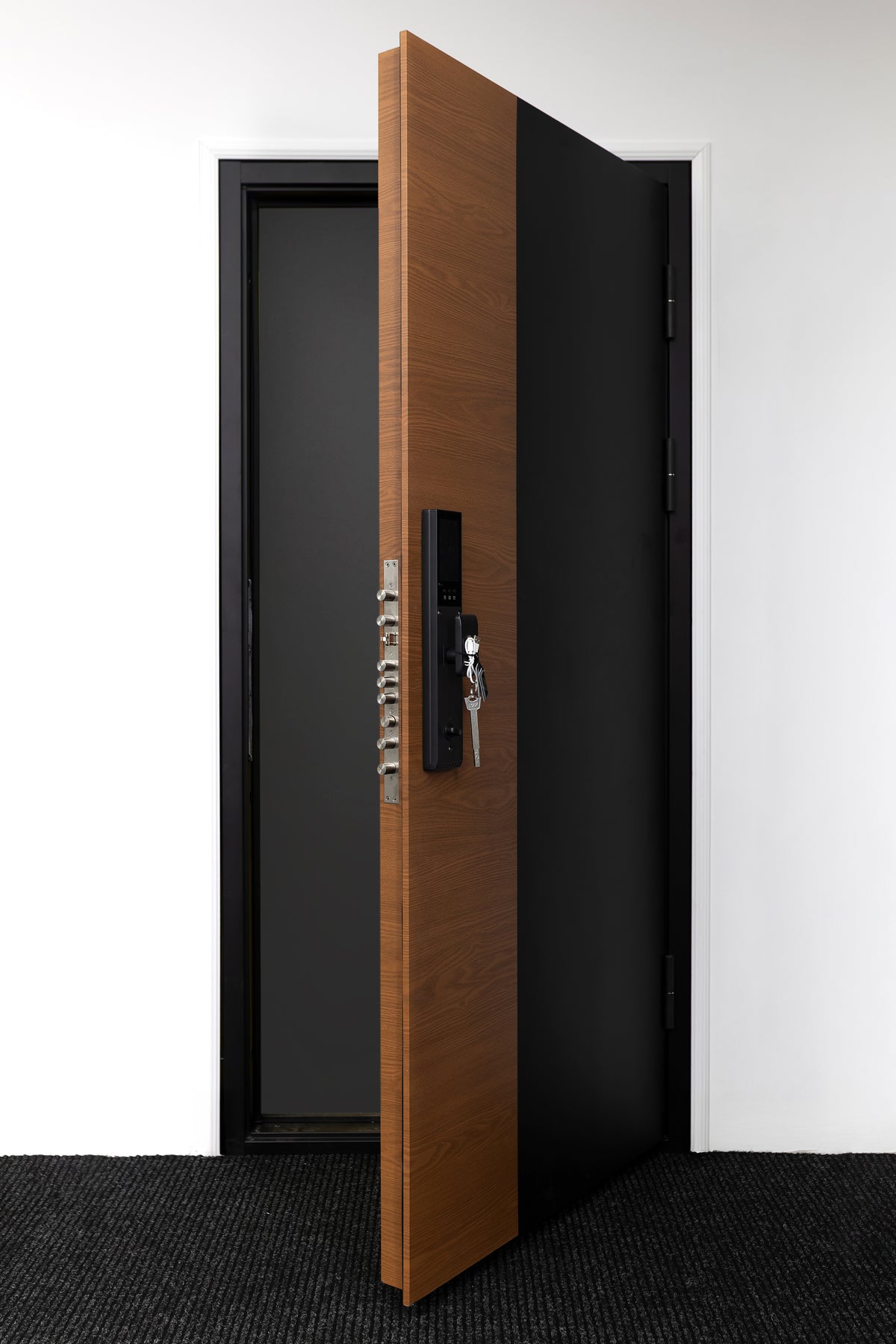 Z LEPOTNO NAPAKO – toplotno izolirana varnostna vhodna vrata IronDOOR27 98×208 cm