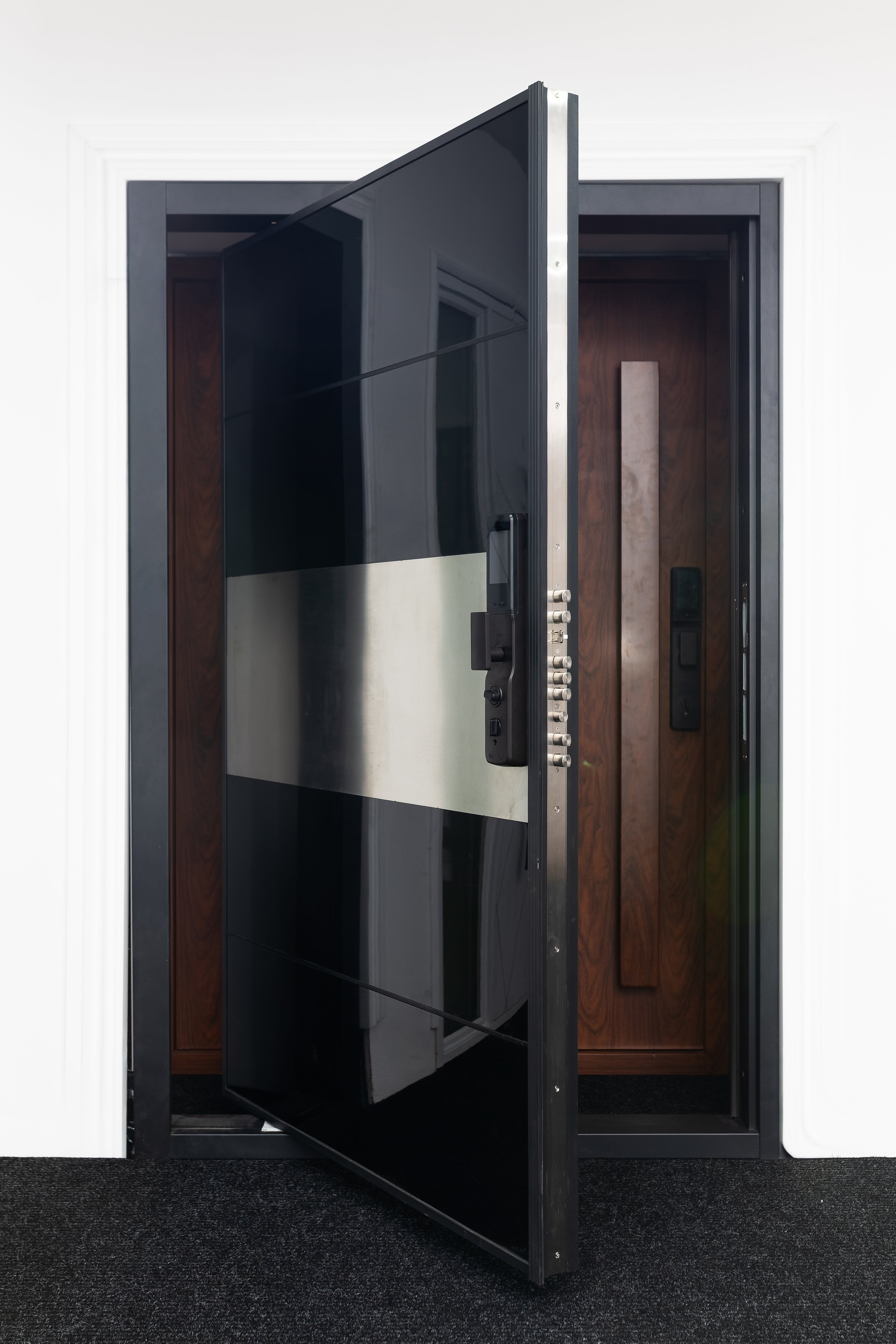 Toplotnoizolacijska varnostna vhodna vrata IronDOOR21 138×208 cm