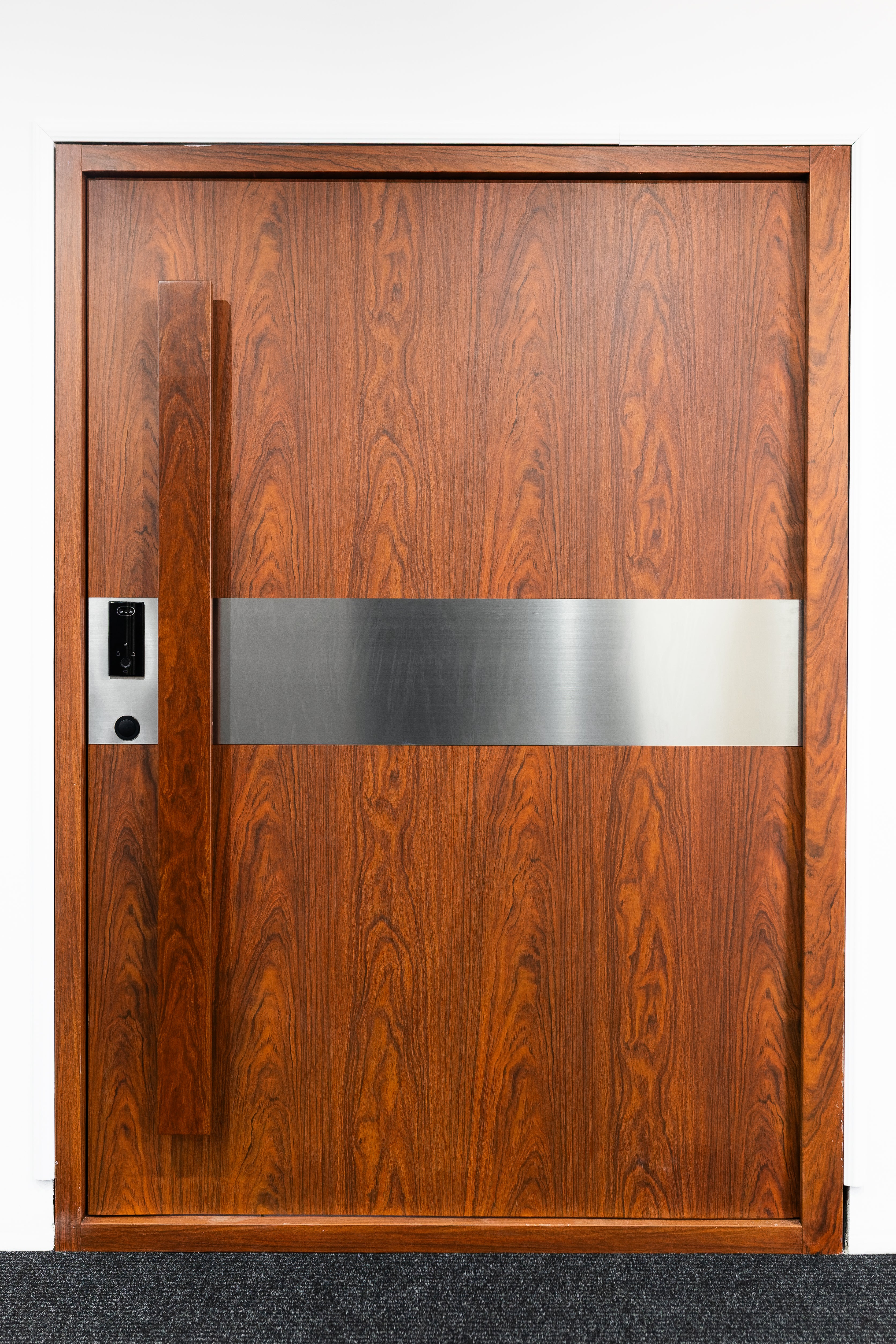 Toplotnoizolacijska varnostna vhodna vrata IronDOOR22 150×210 cm