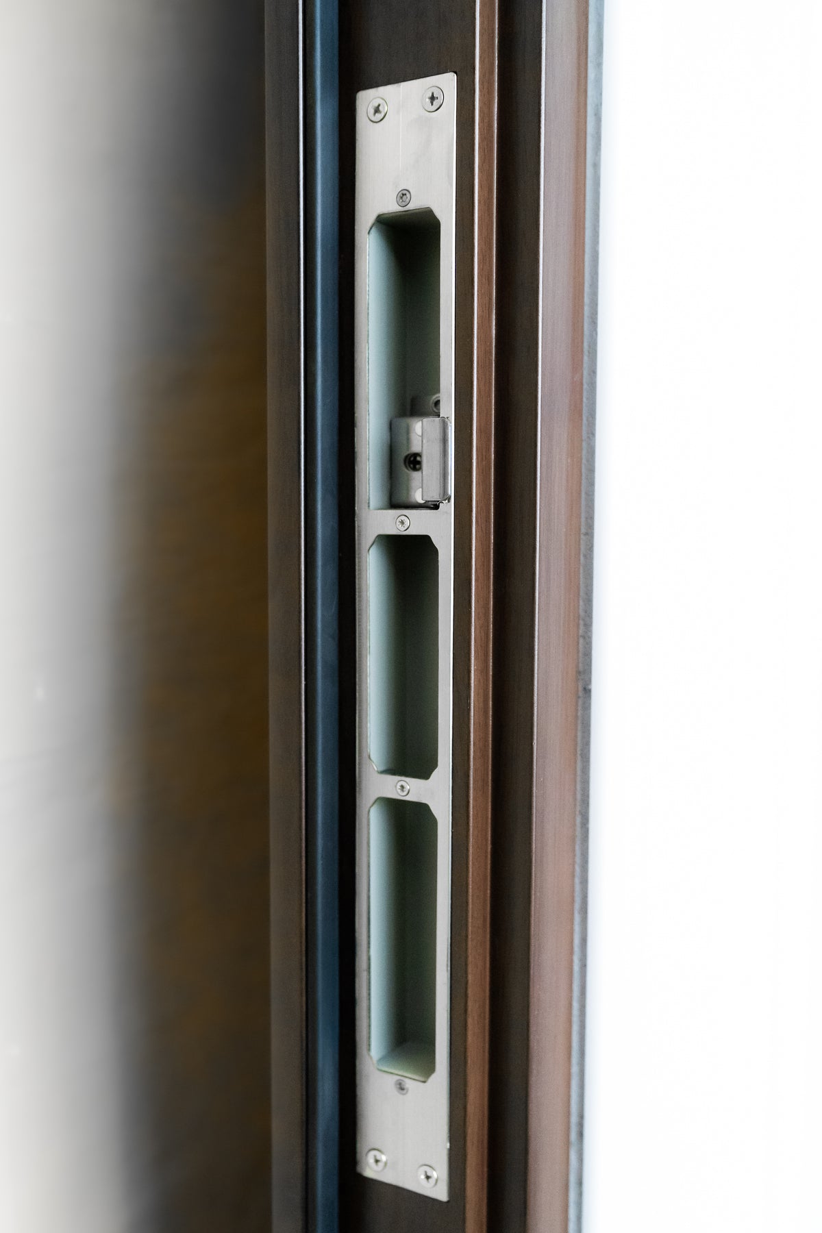 ESTETSKA NAPAKA – Toplotno izolirana varnostna vhodna vrata IronDOOR14 98×208 cm