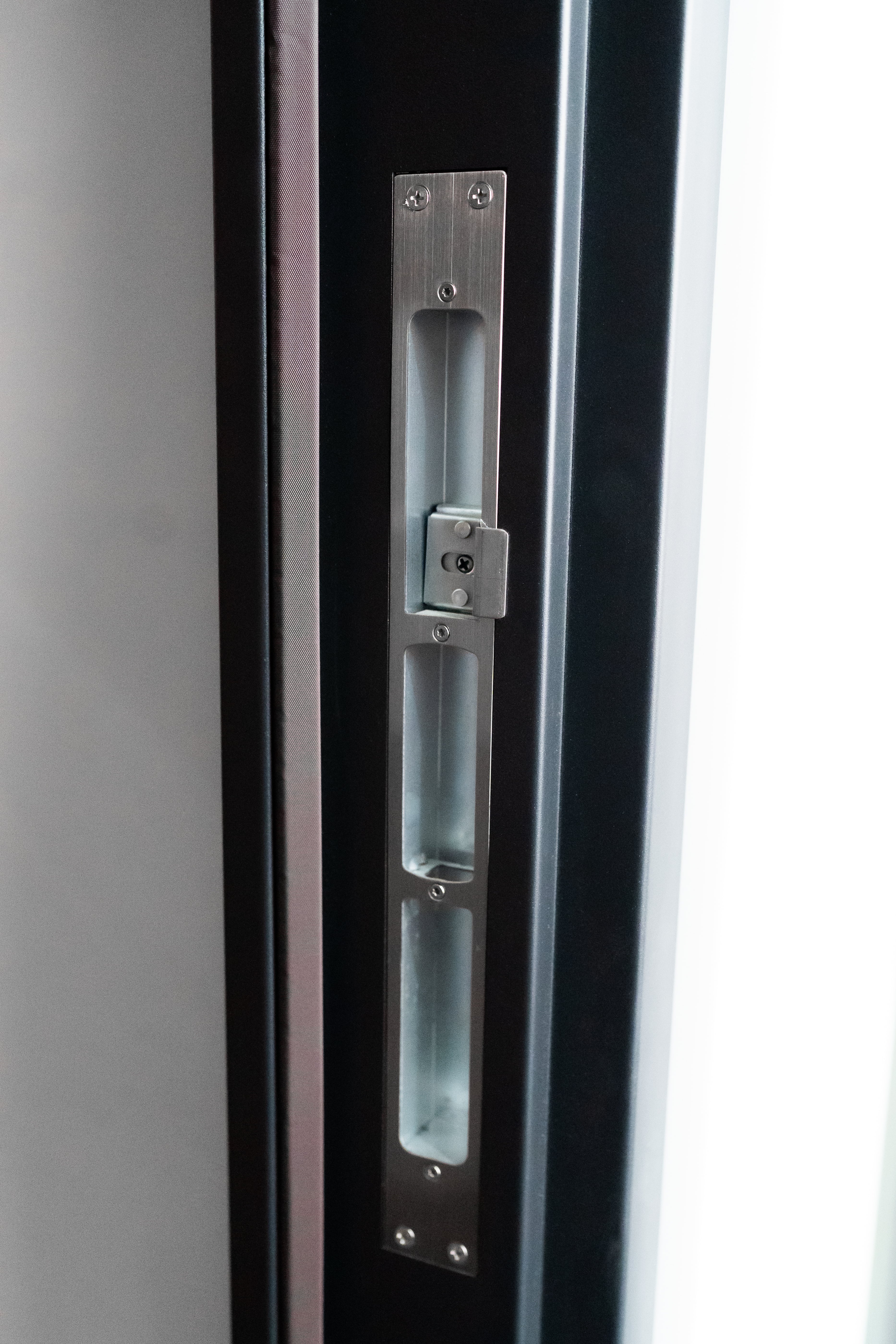 Toplotnoizolacijska varnostna vhodna vrata IronDOOR21 138×208 cm