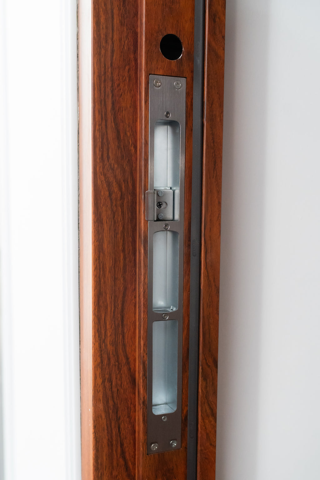 Toplotnoizolacijska varnostna vhodna vrata IronDOOR22 150×210 cm