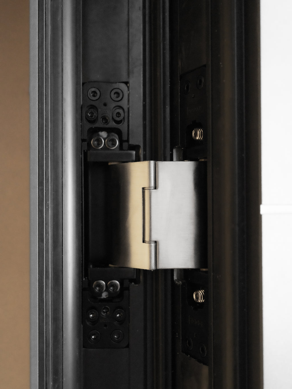 Hőszigetelt biztonsági alumínium bejárati ajtó IronDOOR33 – Antracit - 98 × 208 cm
