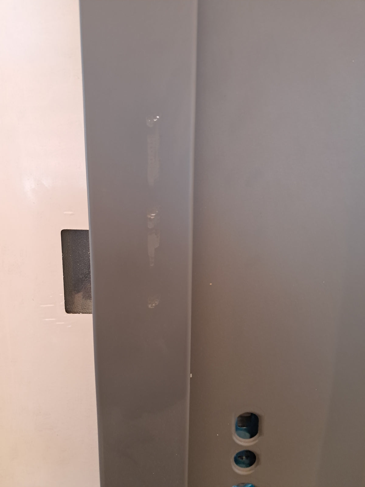 SZÉPSÉGHIBÁS - Hőszigetelt biztonsági bejárati ajtó IronDOOR01 98x208cm antracit színű 4 funkciós OKOS zárral