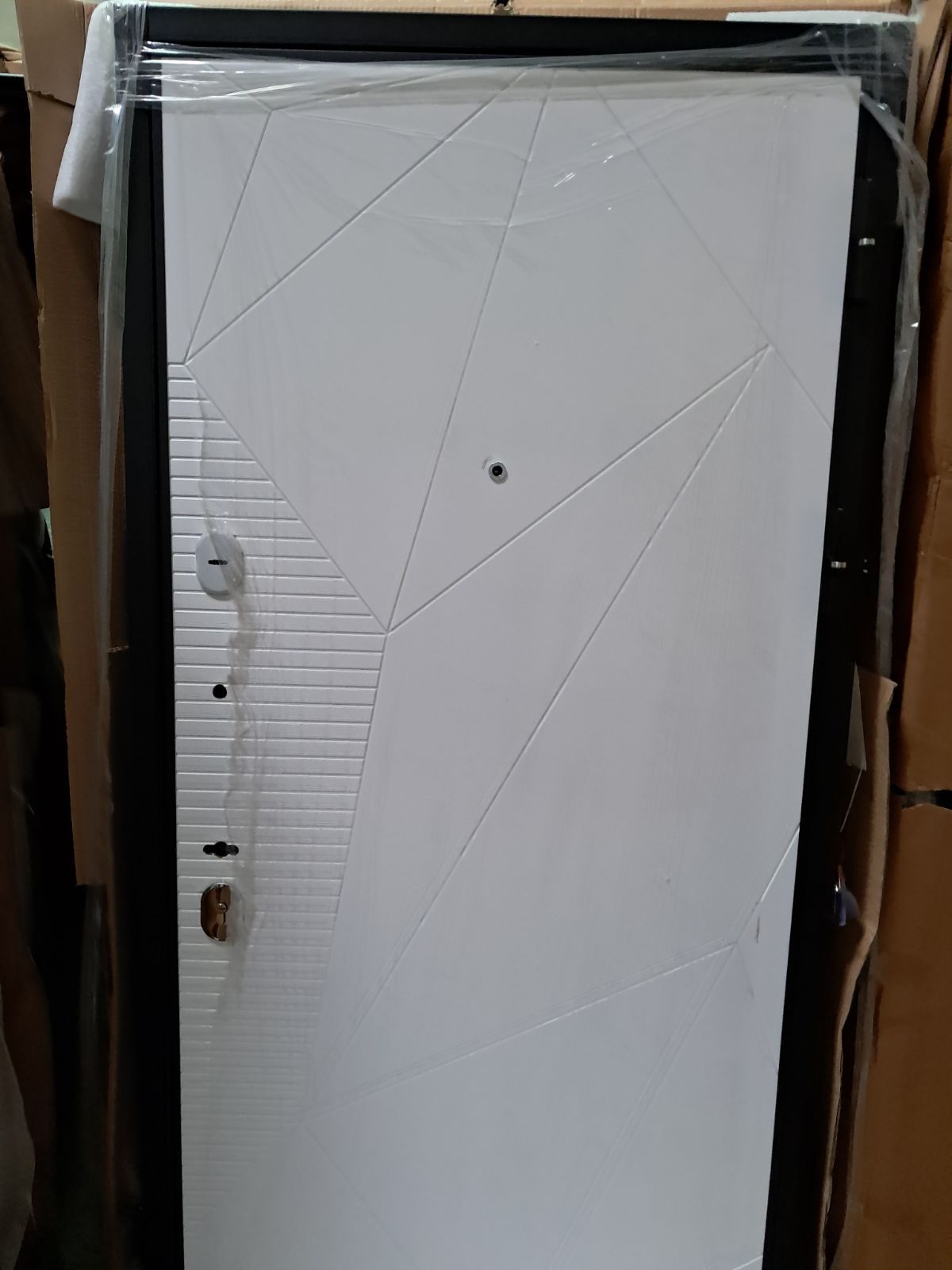 ESTETSKA NAPAKA – Toplotno izolirana varnostna vhodna vrata IronDOOR13 98x208 cm