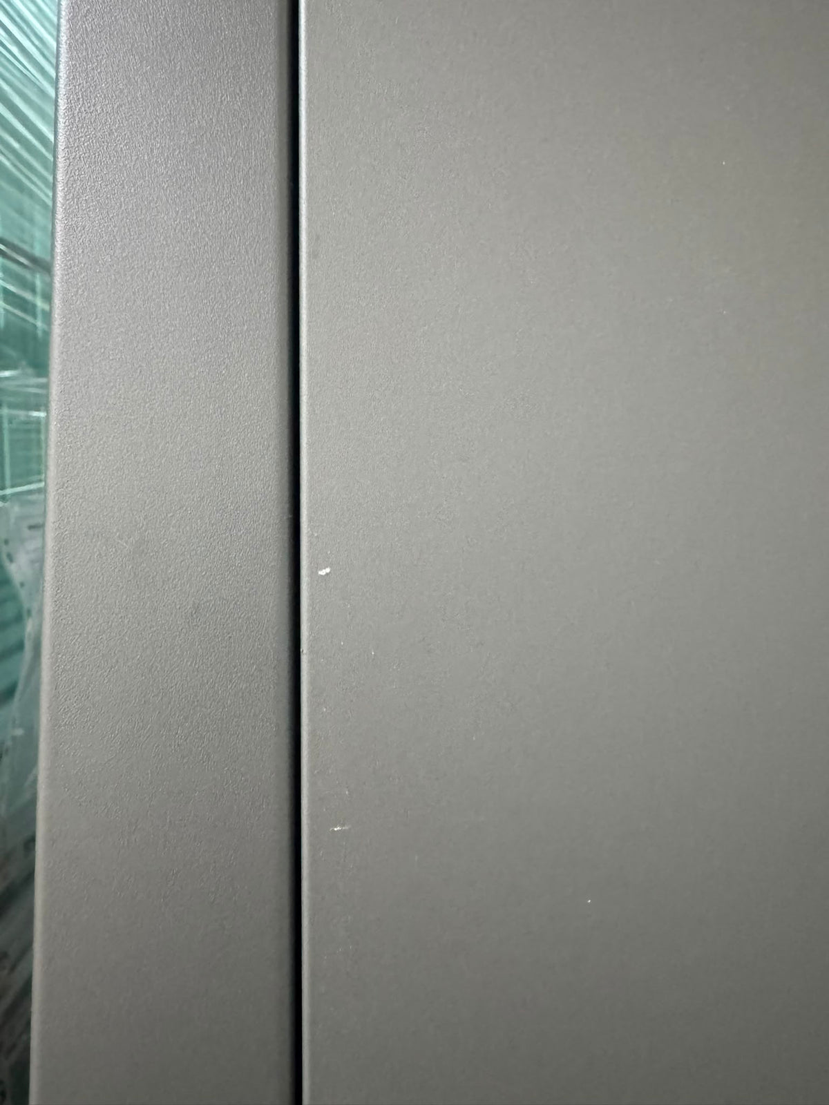 Z LEPOTNO NAPAKO – toplotno izolirana varnostna vhodna vrata IronDOOR01 98x208cm v antracitni barvi s pametno ključavnico s 4 funkcijami