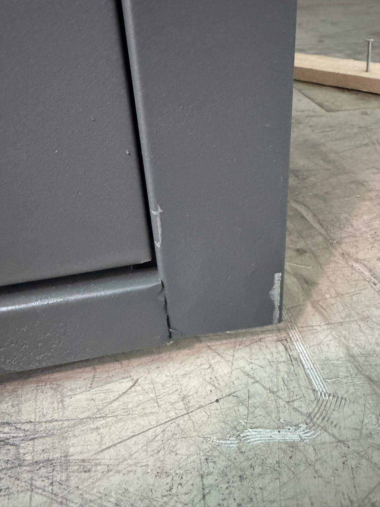 Z LEPOTNO NAPAKO – toplotno izolirana varnostna vhodna vrata IronDOOR01 98x208cm v antracitni barvi s pametno ključavnico s 4 funkcijami